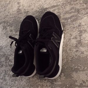 Men’s Black New Balance Tennis Shoes